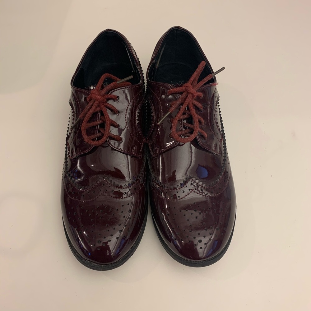 Wingtip oxfords maroon patent leather